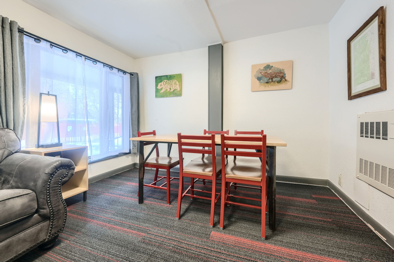 Dining Room 15