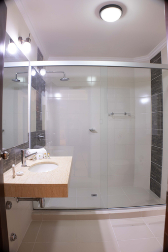 Bathroom 4, Hotel BY Armonia SCZ, Andrés Ibáñez