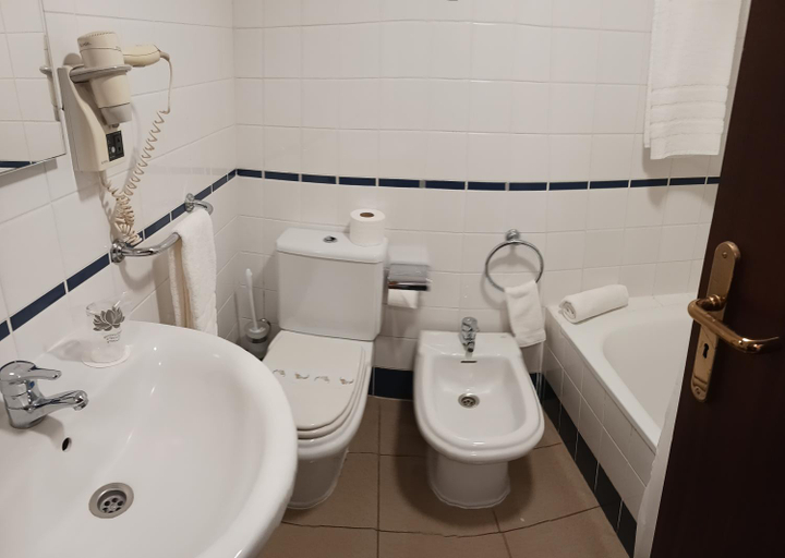 Bathroom 5, Hospedaria Insular, Ponta Delgada