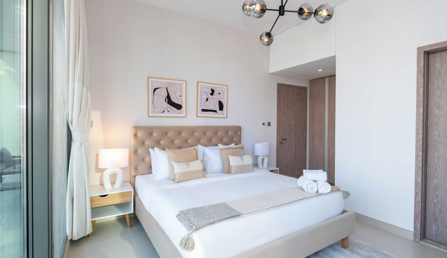 Bedroom 2, LUX  LIV Contemporary Marina View Suite, Dubai