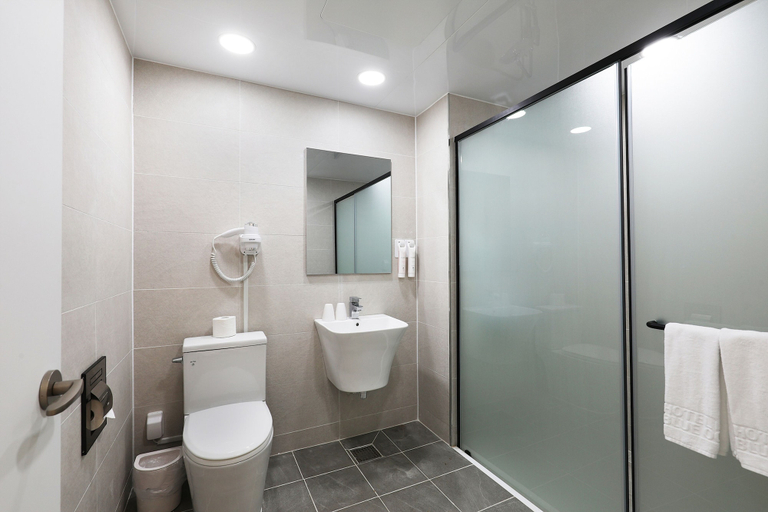 Bathroom 5, Mokpo Ocean Hotel, Muan