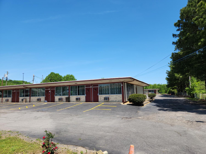 Exterior & Views 2, EXECUTIVE INN, Polk