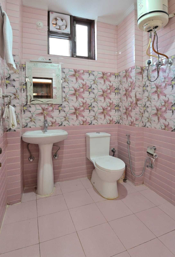 Bathroom 3, Hotel Forest Hill, Kangra