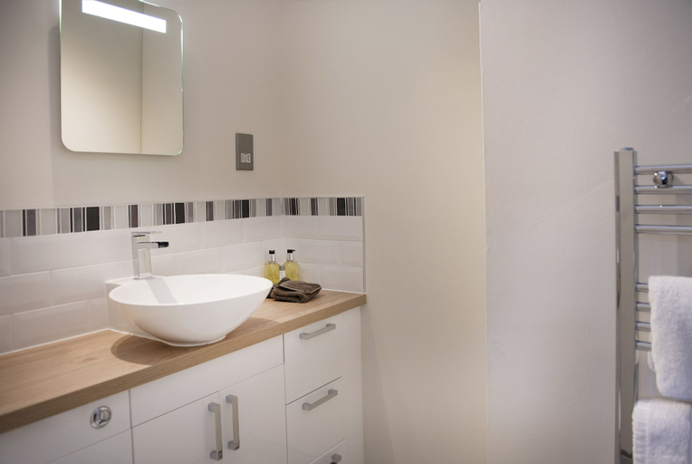 Bathroom 4, The Jubilee Hotel & Conferences, Nottingham