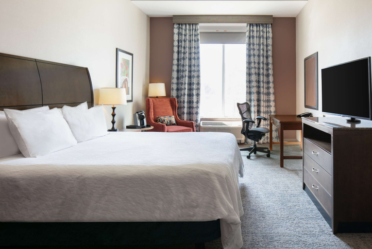 Bedroom 3, Hilton Garden Inn Manhattan, Riley