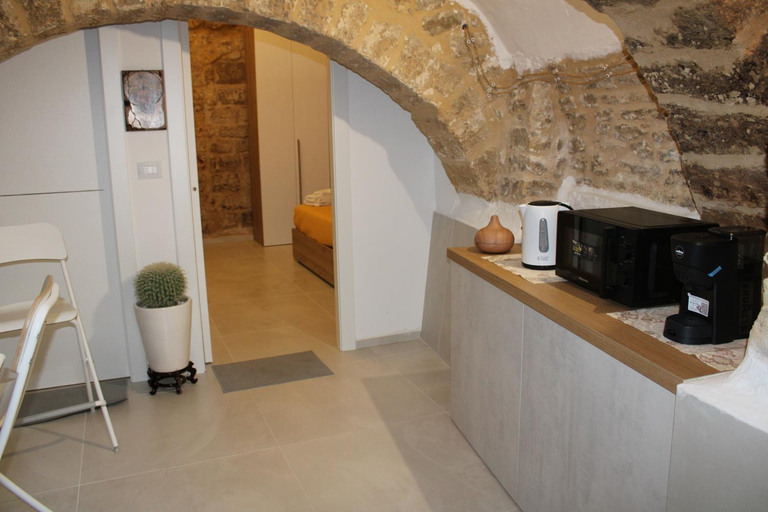Others 4, B&B Terragine, Bari