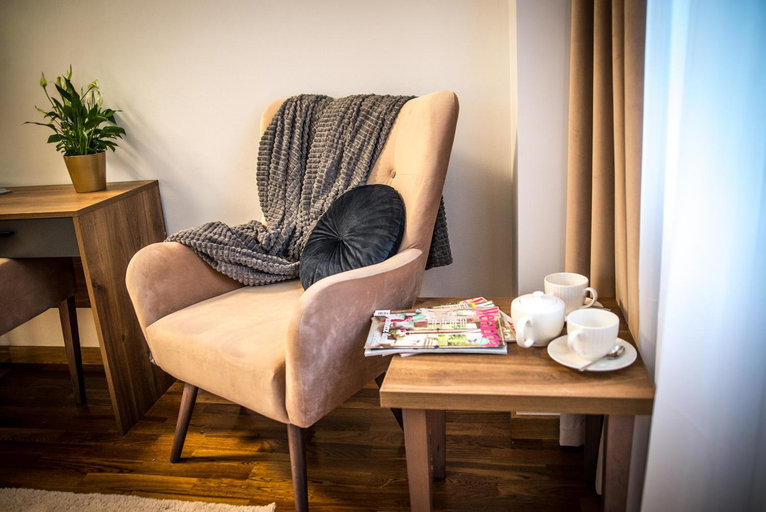 Others 5, Hotel Sukcesor, Zamość
