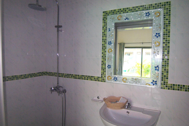 Bathroom 3, Airport Overnight Hotel, Phuket Island
