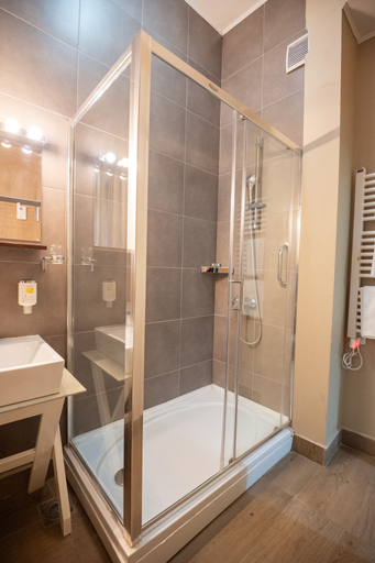 Bathroom 5, Hotel London B&B