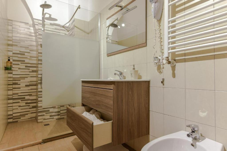 Bathroom 5, Roma City B&B, Rome