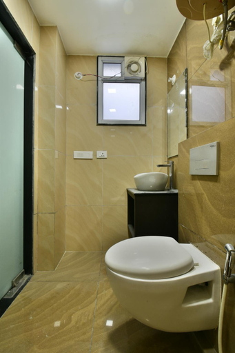 Bathroom 4, THE CLOVERS INN, Patna