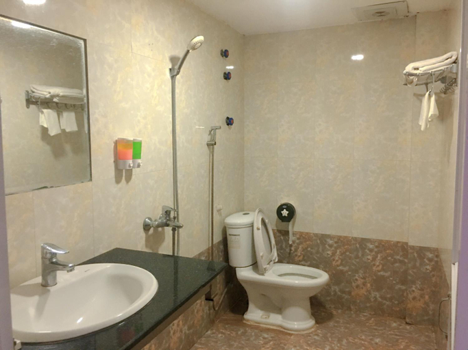 Bathroom 5, SONG HONG VIEW HOTEL, Lào Cai
