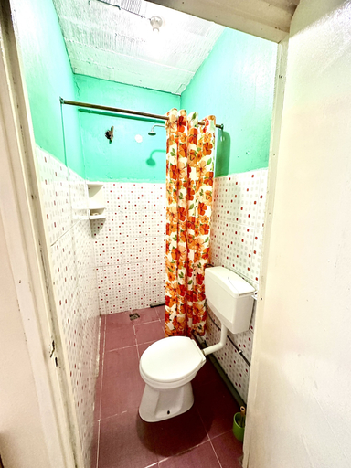 Bathroom 3, SB7, Blauwgrond