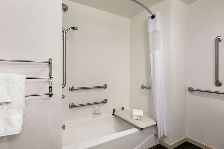 Bathroom 5, Hampton Inn Penn Yan, Yates
