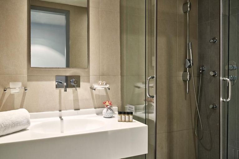 Bathroom 4, Oxygen Favie, South Aegean