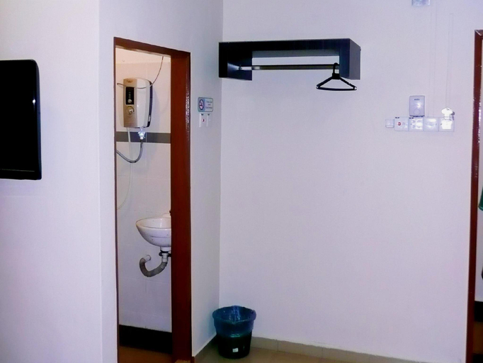 Bathroom 3, Pekan Budget Hotel, Pekan
