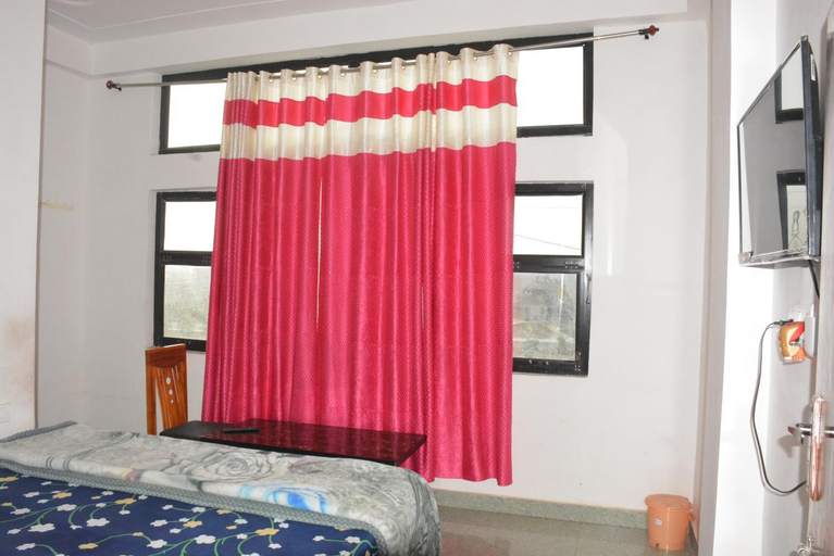 Bedroom 3, Hotel Holiday, Bharatpur