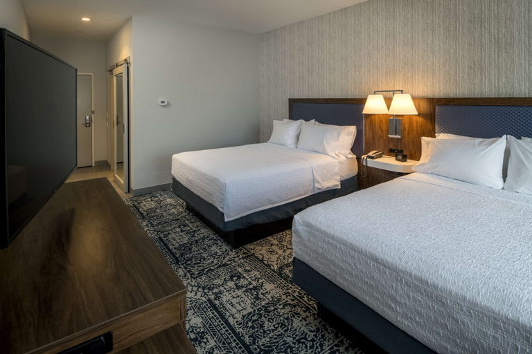 Bedroom 3, Hampton Inn & Suites Huntington Downtown, Suffolk