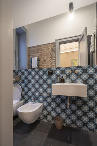 Bathroom 5, 360ME Palace, Messina