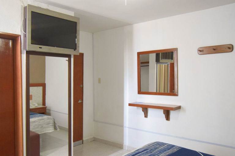 Bedroom 2, Hotel Niza Palace, León