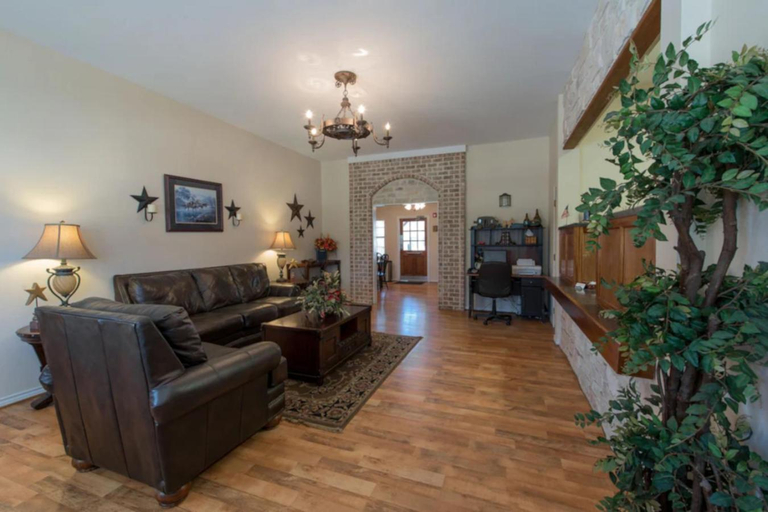 Public Area 2, Stagecoach Inn Woodville, Tyler