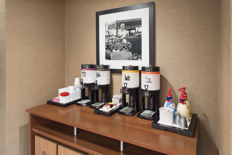 Food & Drinks 5, Hampton Inn Findlay, Hancock