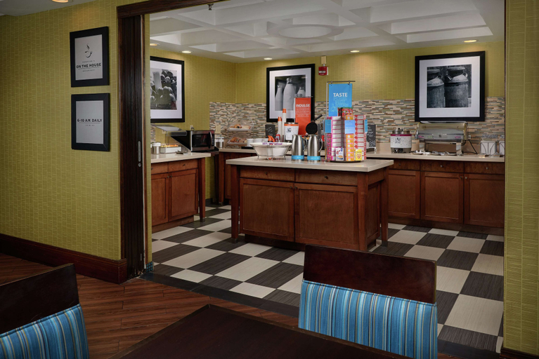Food & Drinks 5, Hampton Inn Franklin, Simpson