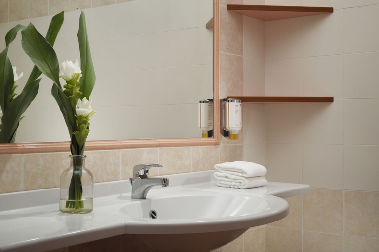 Bathroom 4, Falkensteiner Club Funimation Garden Calabria - All inclusive, Catanzaro