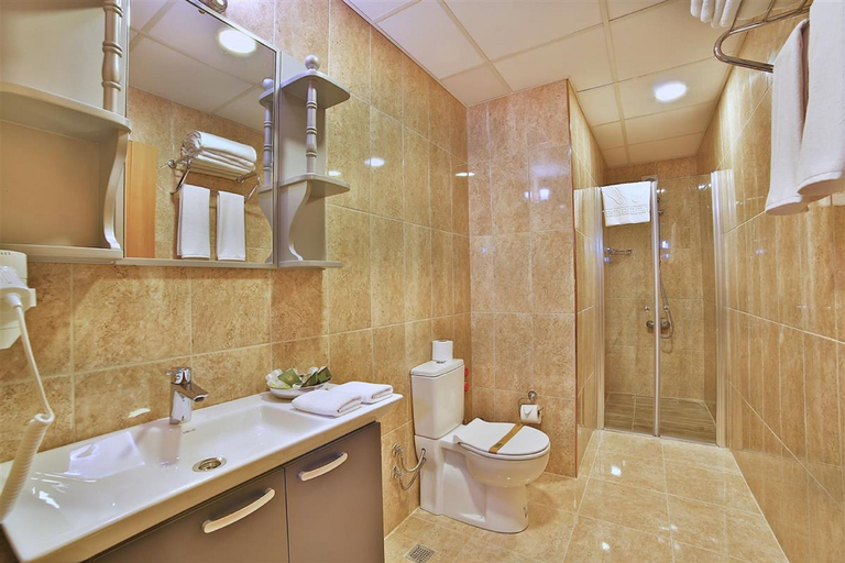Bathroom 3, The Hera Premium Hotels, Kartal