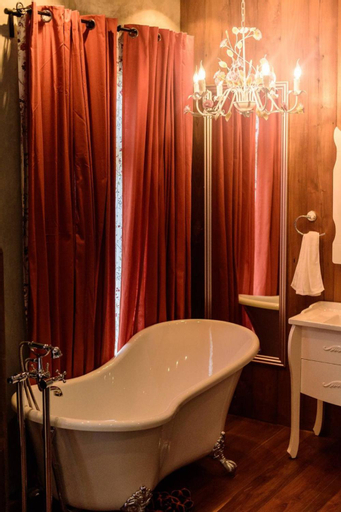 Bathroom 13
