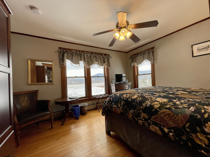 Bedroom 3, Mad River Inn, Washington