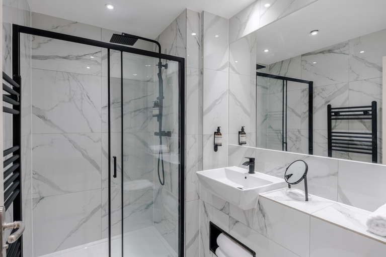 Bathroom, Shepherds Bush - Your Apartment, London