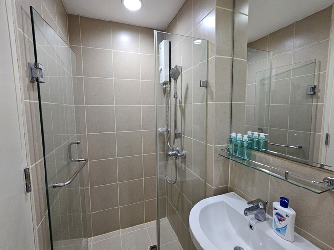 Bathroom 3, The Infinity, Taguig