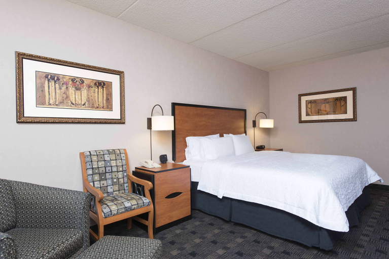Bedroom 3, Hampton Inn and Suites Indianapolis - Fishers, Hamilton