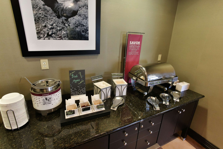 Food & Drinks 5, Hampton Inn & Suites Middlebury, Elkhart
