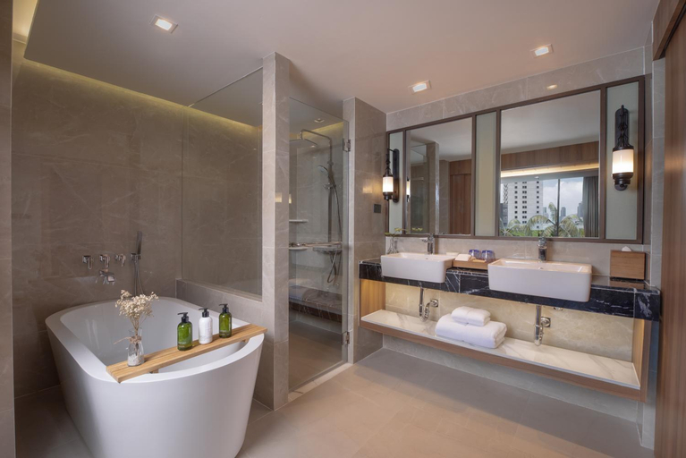 Bathroom 14