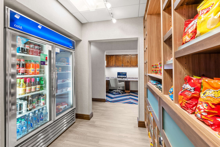 Food & Drinks 5, Hampton Inn & Suites Fairbanks, Fairbanks North Star