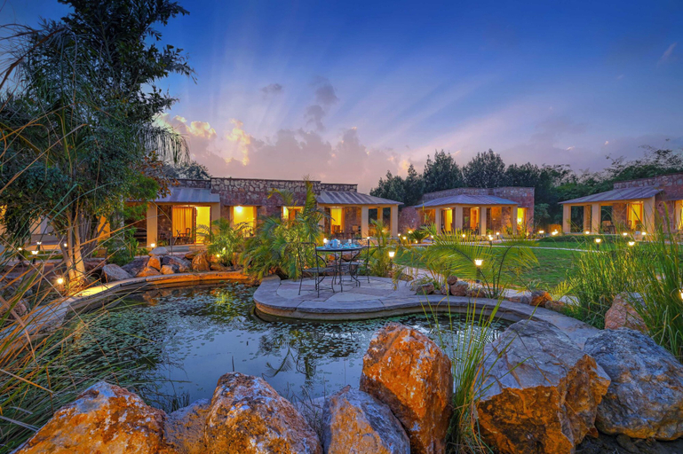 Exterior & Views