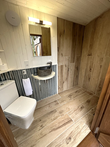 Bathroom 4, Luna Domes, Kent