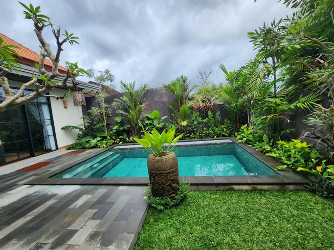 Swimming Pool 2
