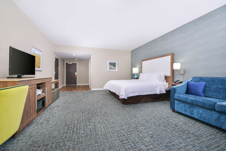 Bedroom 3, Hampton Inn Emporia, Lyon