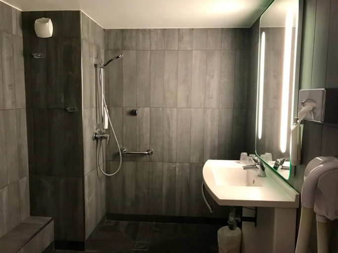 Bathroom 4, easyHotel Nice Old Town, Alpes-Maritimes
