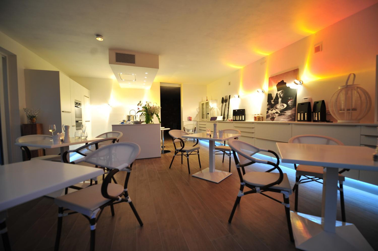 Others 4, Zeno Suites, Verona
