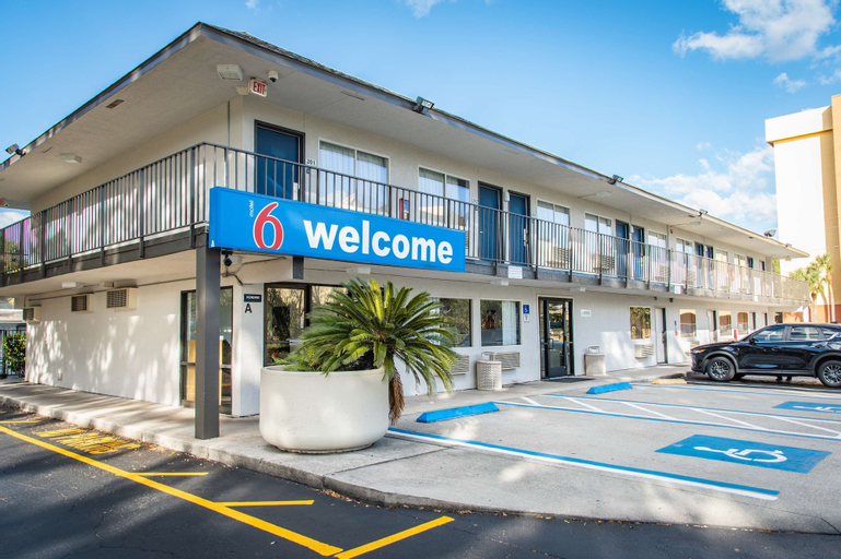 Motel 6 Kissimmee, FL - Orlando, Osceola