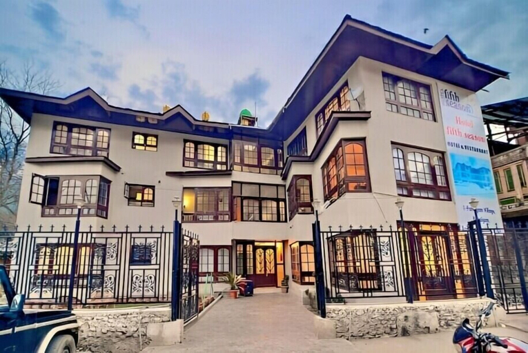 Exterior & Views