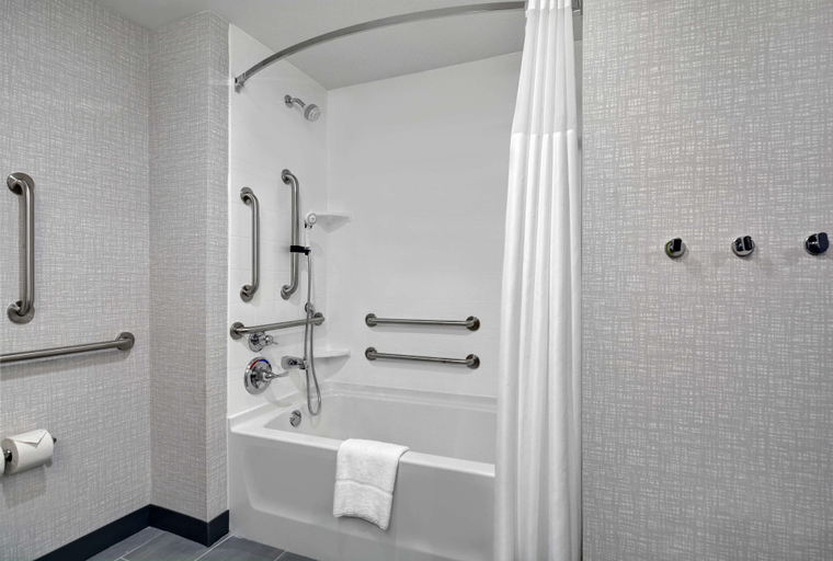 Bathroom 4, Hampton Inn & Suites MacClenny I-10, Baker