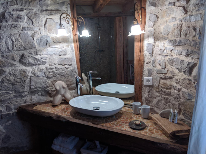 Bathroom 2, La Maison d'Artgile, Haut-Rhin