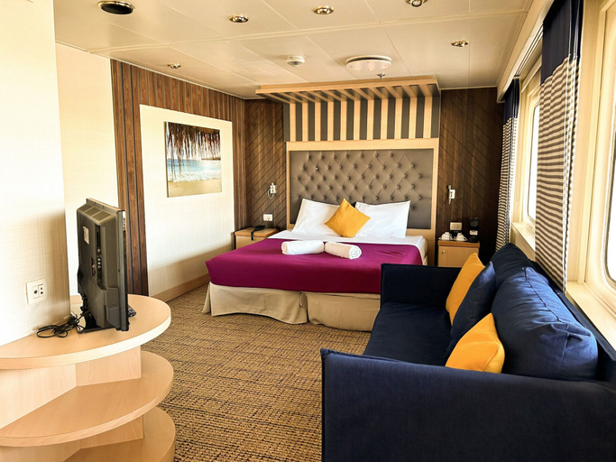 Room 2, Gemini, Çeşme