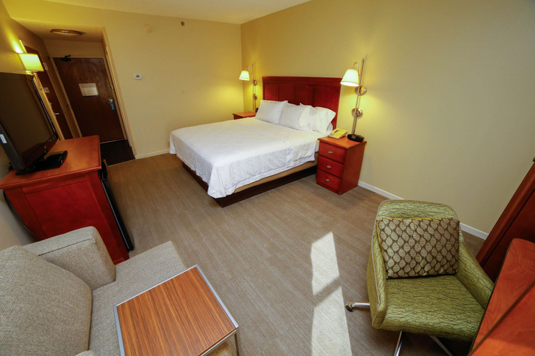 Bedroom 3, Hampton Inn Franklin, Macon