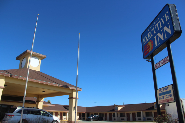 Exterior & Views 2, Cotulla Executive Inn, La Salle